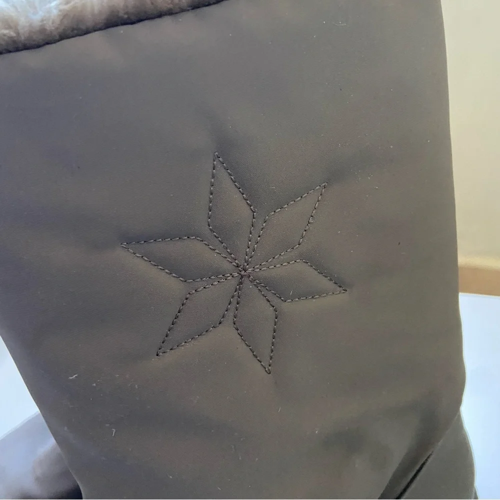 Totes Quilted Snow Boots Sz 8 Winter Faux Fur Fleece Plush Lined Waterproof Cozy